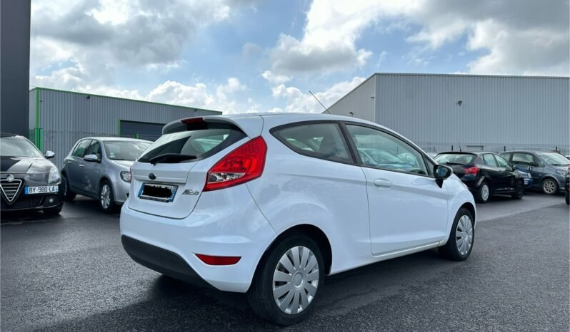 Ford fiesta 1.25 ess 60 ch 1ère main complet