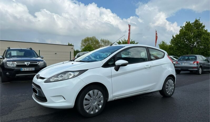 Ford fiesta 1.25 ess 60 ch 1ère main complet