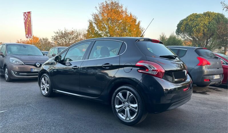 Peugeot 208 1.6 e-hdi 92 ch complet