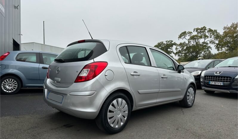 Opel corsa 1.2 ess 80 ch complet