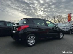 Peugeot 308 1.6 hdi 92 ch 1ère main complet